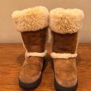 Authentic classic tall Ugg Boot - size 8